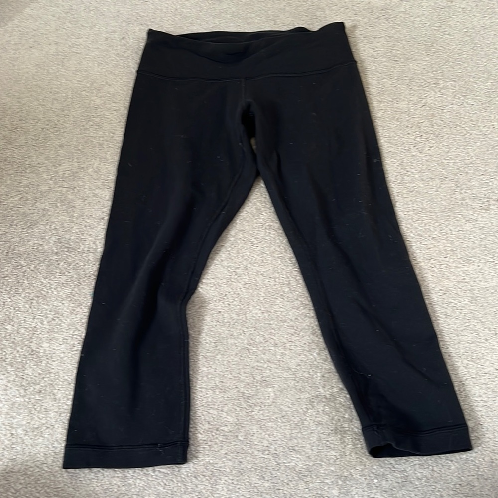 Lulu Lemon crop yoga pants - black